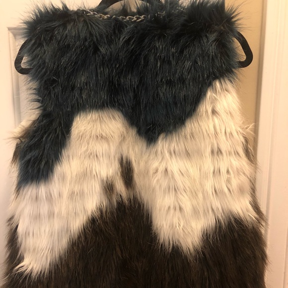 GUESS Faux Fur Vest - Picture 4 of 5